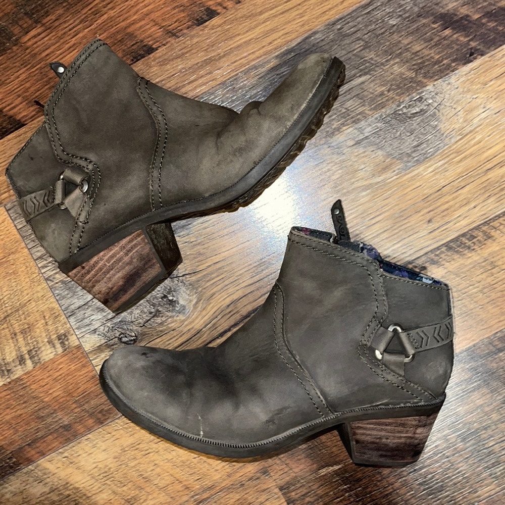 Teva Women’s Olive Green Ankle Boots Booties Size 7